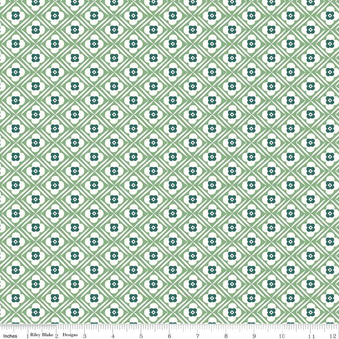 Lori Holt - Bee Plaids - Hugs - Clover C12021-Clover