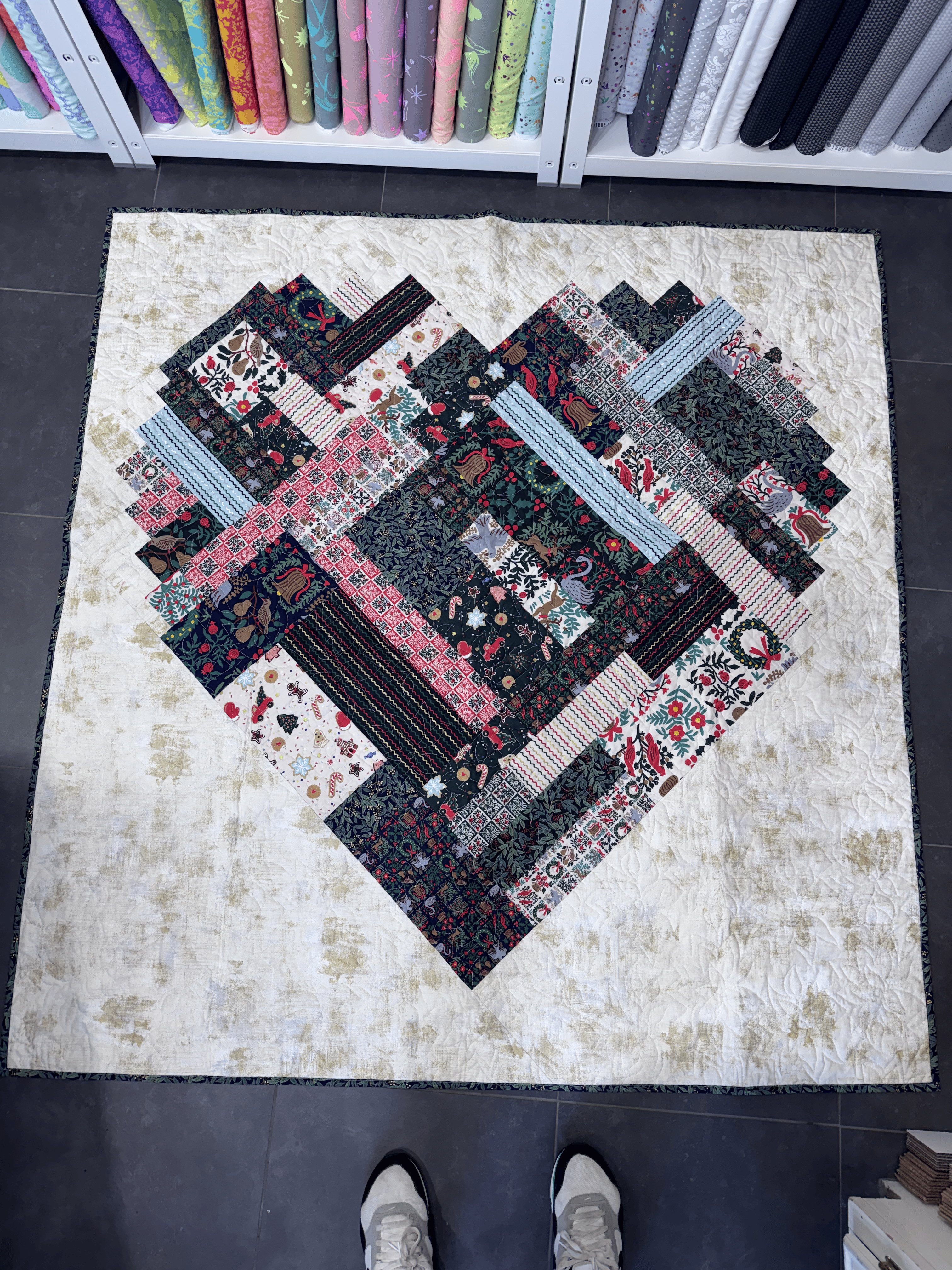 Finished Quilt: Holiday Classics Throw Quilt