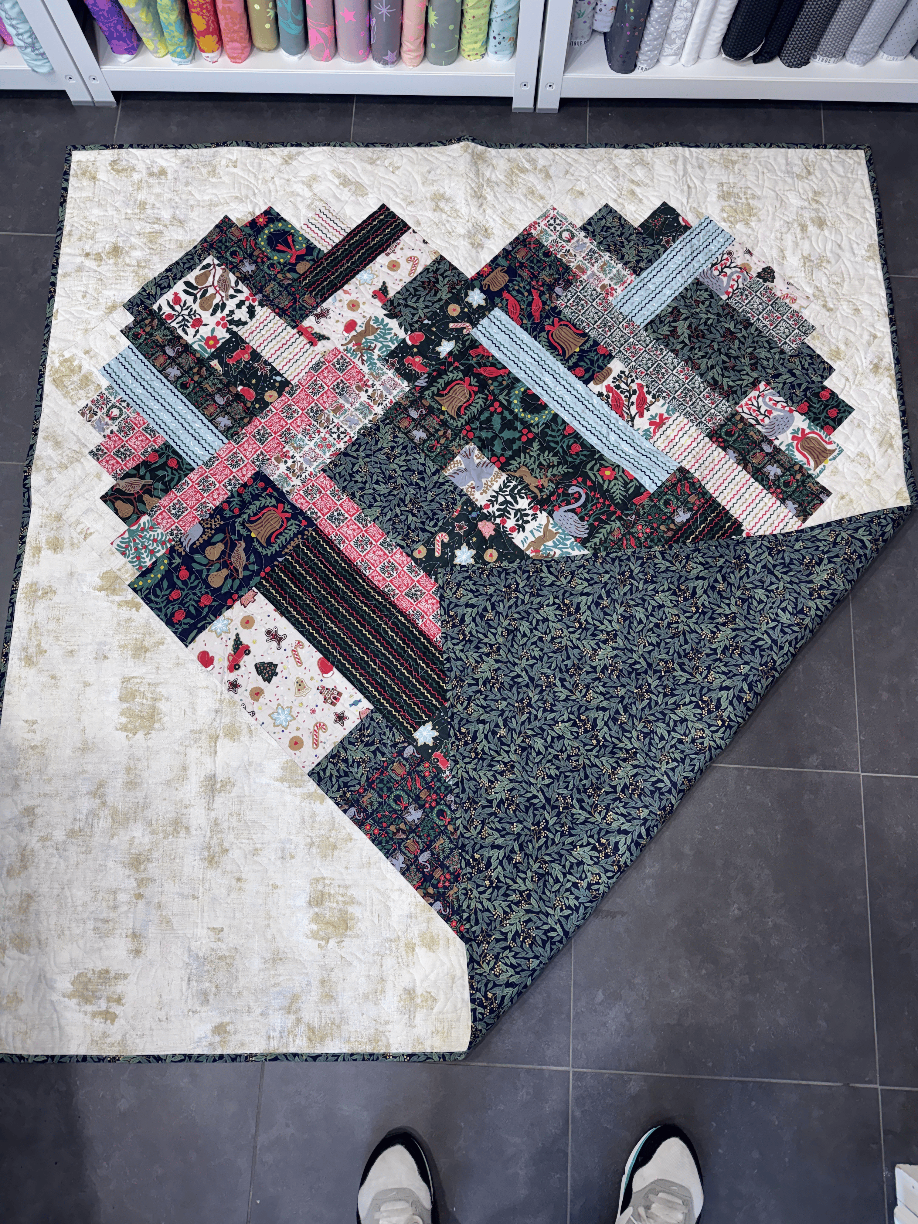 Finished Quilt: Holiday Classics Throw Quilt